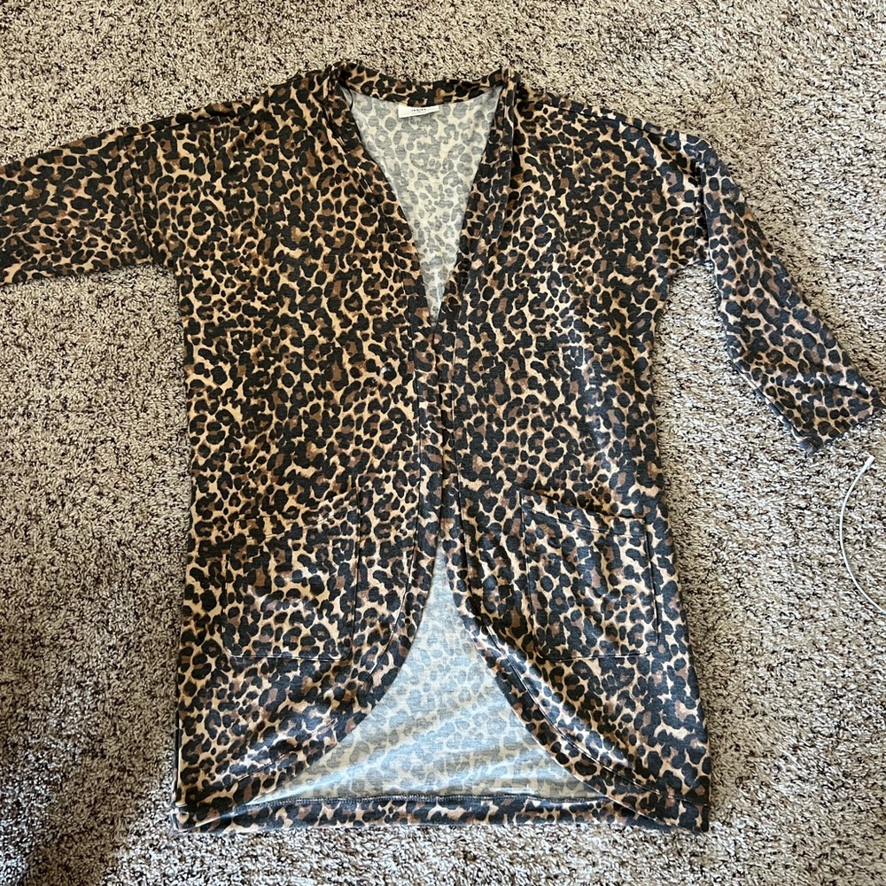 Ivoire Leopard cardigan size xl